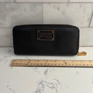 Marc Jacob’s wallet *authentic*